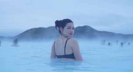 Laguna azul, la poza natural de aguas termales que emergen de un volcán