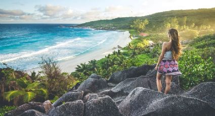 ¿Viajar con poco equipaje? La historia viral de la mujer que viaja con una maleta diminuta