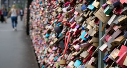 ¡Viaje en pareja! Puentes con candados ideales para sellar su amor eterno