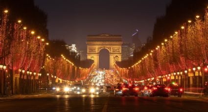 La Navidad llega a París con espectáculo de luces en los Campos Elíseos