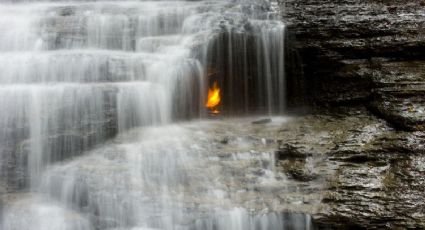 Cascada de la llama eterna, el misterioso lugar de NY que combina agua y fuego