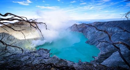 Kawah Ijen, el singular coloso que arroja luces y lava azul