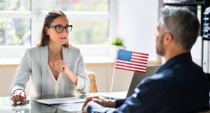 De visa americana a residencia, ¿cómo cambiar tu estatus migratorio?