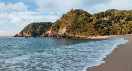 Bahía de la Luna, la playa escondida de Oaxaca perfecta para disfrutar de la naturaleza