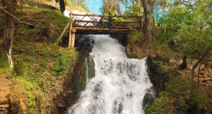 El Pueblo Mágico que esconde una Cascada Encantada proveniente de un volcán