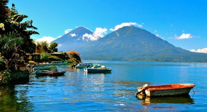 Atitlán, el lago más bello del mundo en el que puedes navegar dentro de un cráter