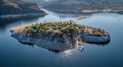 Campamento Ecoturístico La Isla, el paraje natural con cabañas que flota en medio de una presa