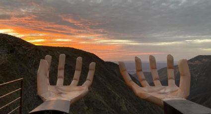 Manos gigantes, el nuevo atractivo ‘extremo’ que debes visitar en Real de Catorce