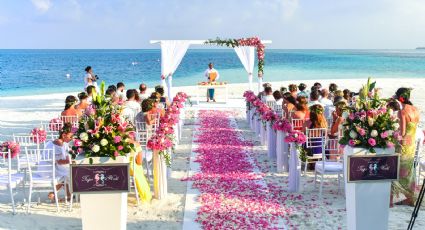 ¡Elige el ideal! Outfits ideales para vestir en una boda en playa o salón