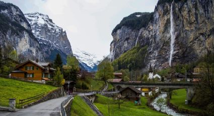 El hermoso pueblo europeo rodeado de 72 cascadas para amantes de la naturaleza