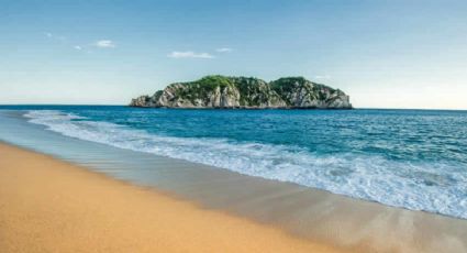 Bahía Cacaluta, la playa virgen en forma de corazón que puedes encontrar en México