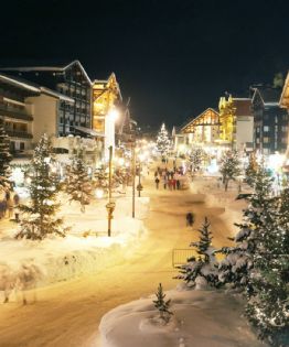 Val’Quirico se llena de luces navideñas y así puedes disfrutar un recorrido por esta villa ‘italiana’
