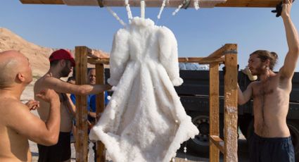 ¡Una obra de arte! Esto es lo que sucede al dejar un vestido en el Mar Muerto durante dos meses