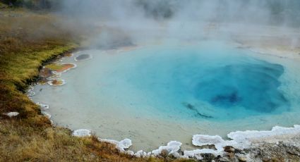 Aguas termales entre montañas nevadas para disfrutar del invierno sin pasar frío