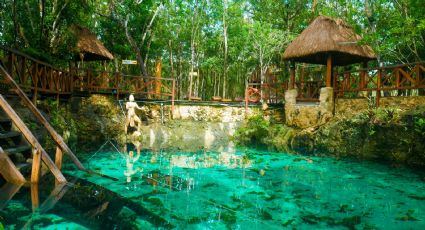 Ven a disfrutar de un cenote en Tulum al nadar vestido de sirena