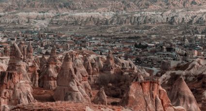 Chimeneas de hadas, las misteriosas formaciones que debes conocer para un viaje mágico