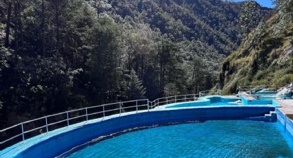 Las aguas termales de Recowata tienen una vista envidiable hacia las montañas