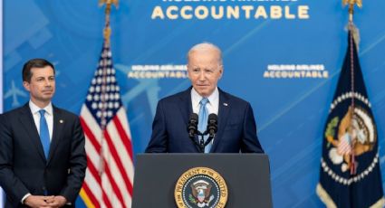 Joe Biden prepara nuevas normas ante cancelación de vuelos en Estados Unidos