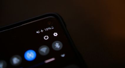 Modo avión: La razón por la que debes activarlo durante un vuelo