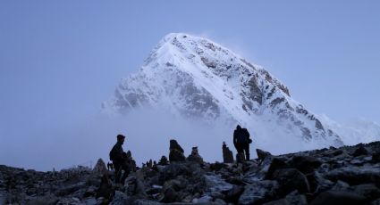 ¿Dónde está el Everest, la montaña más alta y peligrosa del mundo para amantes del alpinismo?