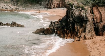 Gulpiyuri, la playa más pequeña del mundo que puedes conocer en unas vacaciones por España