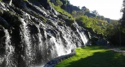 Balneario de aguas termales y propias cascadas naturales que disfrutarás por 62 pesos cerca de CDMX
