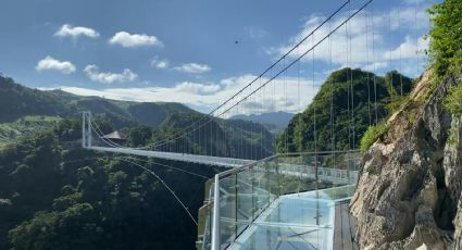 Puente de cristal en las alturas: Ideal para flotar por 600 metros en las nubes