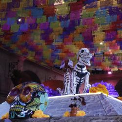 Día de Muertos Edomex: Visita la Ofrenda Monumental en Toluca con 5 catrinas y la Pirámide del Sol