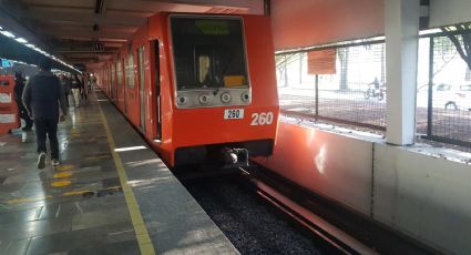 Metro CDMX suspende función en Línea A para rescatar a un perro que cayó en las vías