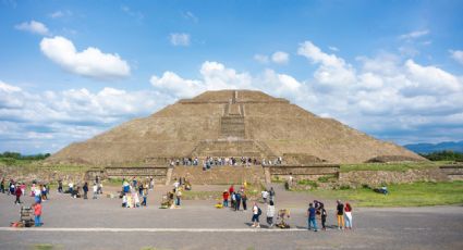¿De cuánto será la multa? Turista sube a pirámide de Teotihuacán y desata críticas