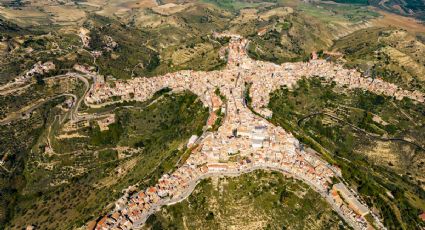 El hermoso pueblo italiano cuyo territorio tiene ¡forma de humano!