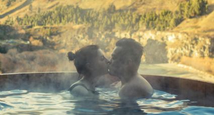Jacuzzis curativos y aguas termales para relajarte en este hospedaje