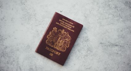 ¿Vas a volar? Reino Unido anuncia aumento en tarifas de pasaportes y estos serán sus costos