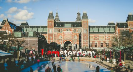 Ámsterdam prohíbe la construcción de nuevos hoteles para frenar el turismo en la ciudad