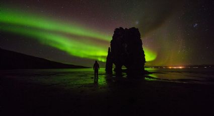 ¿Auroras boreales en la playa? Conoce la playa de arena negra más bella del mundo