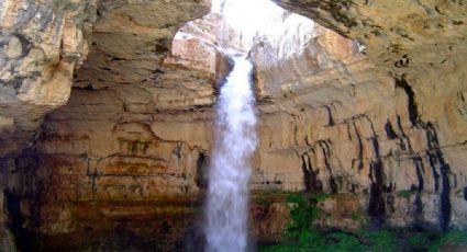 ¡Cascada dividida en tres! Una maravilla natural que asombra a todos los visitantes