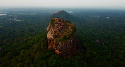 Las ruinas del cielo: Un palacio sobre un monolito de 200 metros