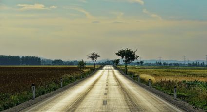 ¿Por qué se ve “mojada” la carretera durante los días de calor extremo?