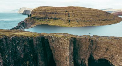 Viajes de aventura: El lago suspendido ‘sobre el océano’ para admirar en tu viaje a Dinamarca