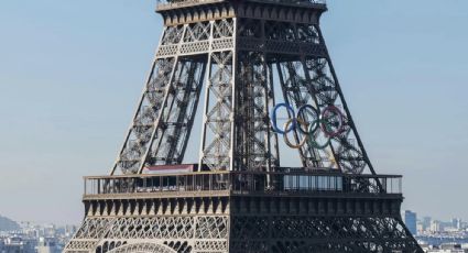 París 2024: Torre Eiffel coloca aros de Juegos Olímpicos y así luce este monumento