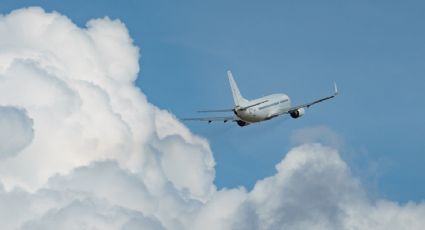 ¡De terror! Así fue el momento en que un avión sufre turbulencias intensas en los aires