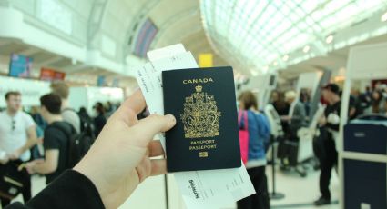 ¿El más bonito del mundo? Causa sensación las imágenes del pasaporte de Canadá en luz ultravioleta