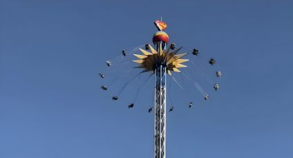 ¡Espeluznante! Así fue el momento en que visitantes quedan suspendidos en un juego mecánico