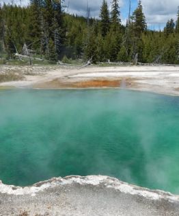 ¿Un bello río que hierve? El misterioso destino que se cree tiene poderes curativos en Perú