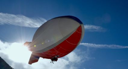 ¡Impresionante! El momento en que un dirigible pierde altura en un suburbio de Brasil