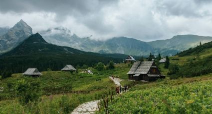 ¡Tiene sólo una calle! El bello destino que está construido alrededor de una avenida de 9 km
