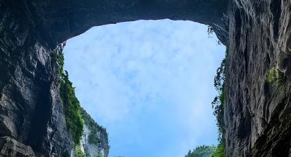 ¿Te atreves a cruzarlo? Puente natural de 193 metros metros de altura en China