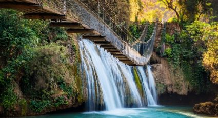 El puente colgante para ‘caminar’ sobre una bella cascada de Michoacán