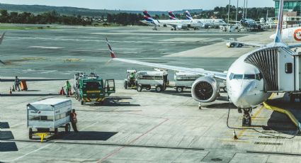 Así es el único aeropuerto del mundo donde una vía de tren cruza su pista de aterrizaje