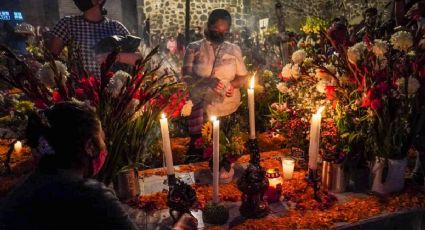 Mixquic, el pueblito de la CDMX que alumbra su panteón con rituales ancestrales en Día de Muertos